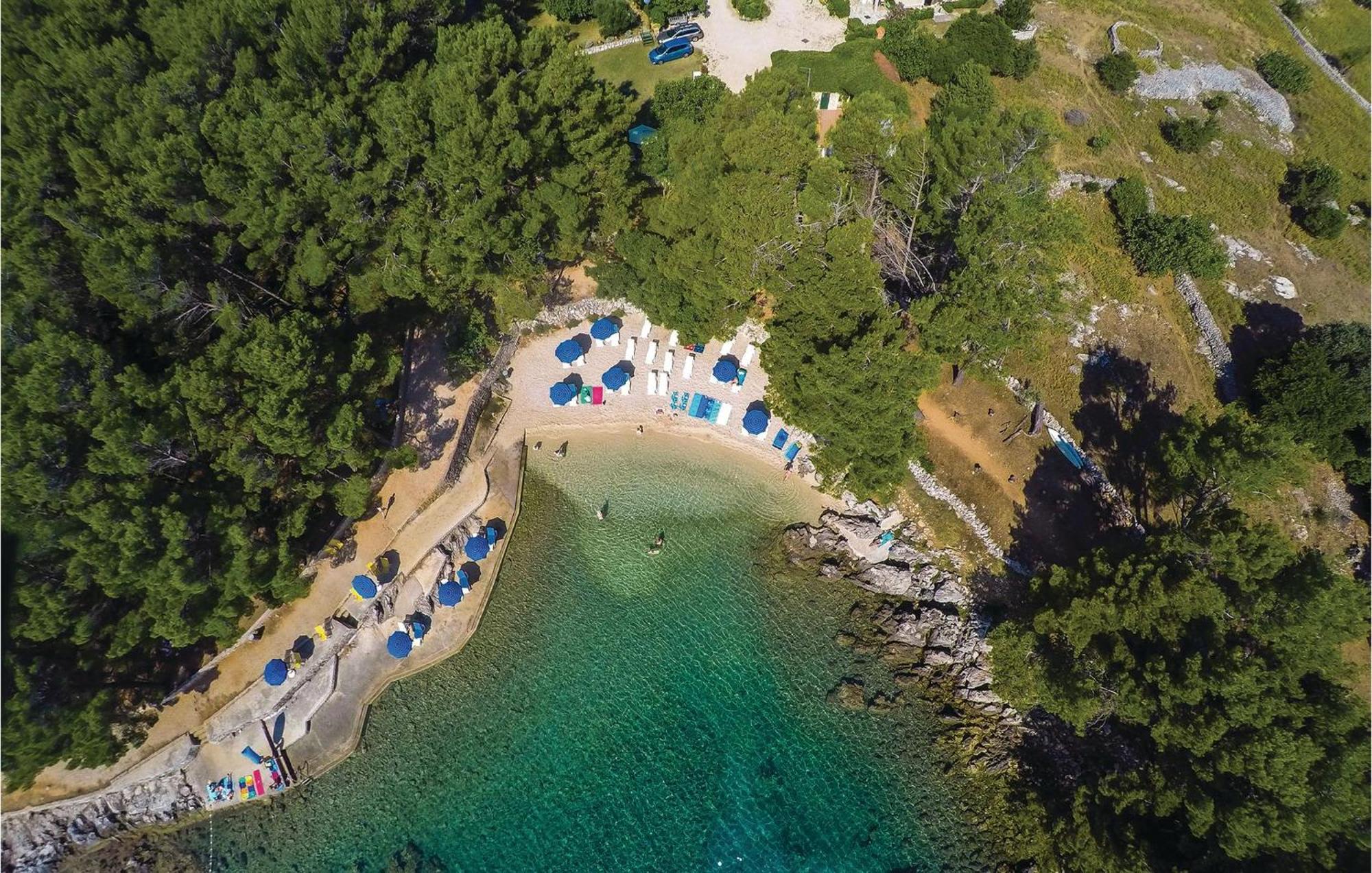 2 Bedroom Awesome Apartment In Veli Lošinj Kültér fotó