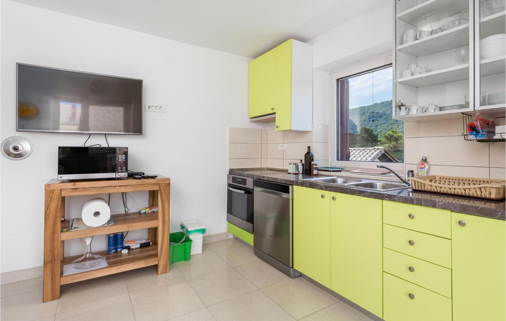2 Bedroom Awesome Apartment In Veli Lošinj Kültér fotó